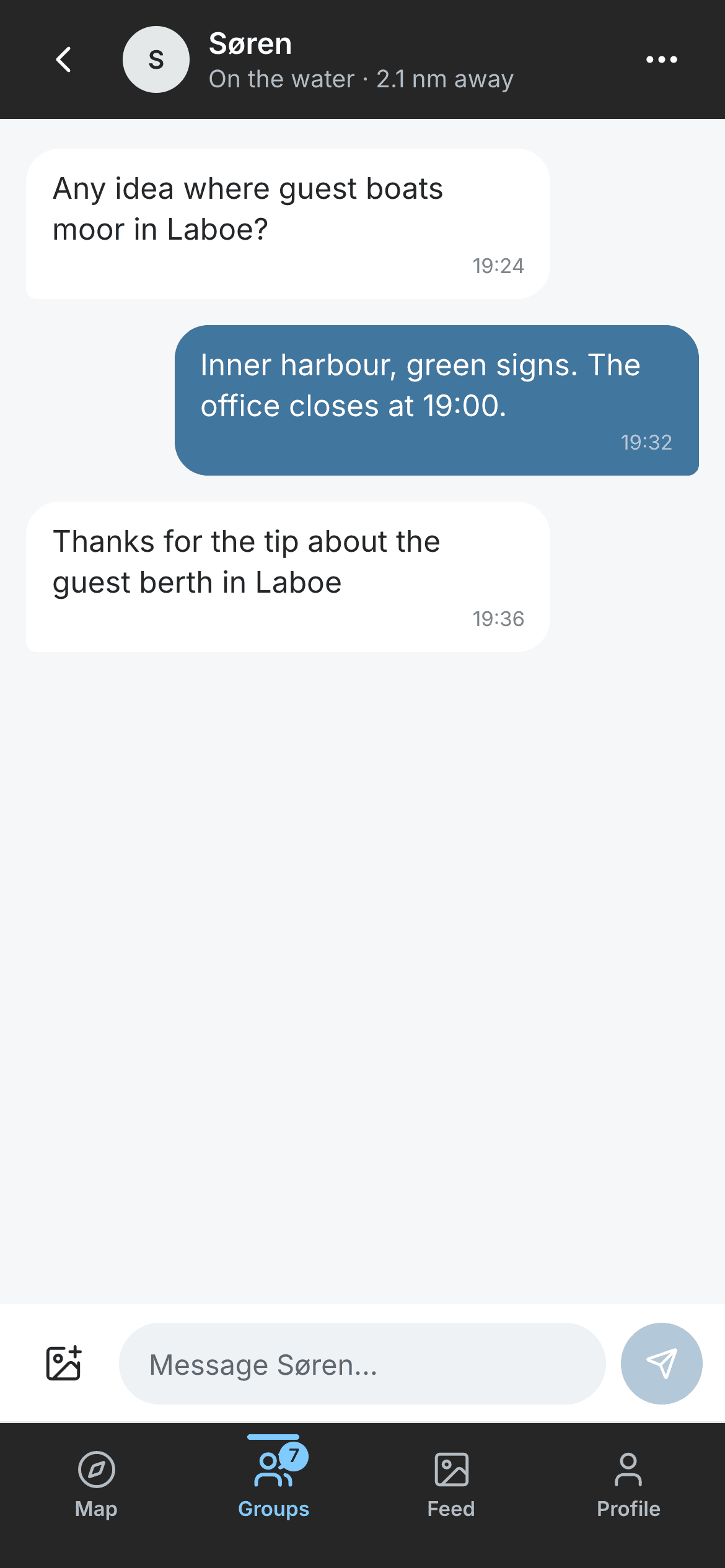 A direct message thread with the skipper Søren, 2.2 nm away, about a guest berth in Laboe